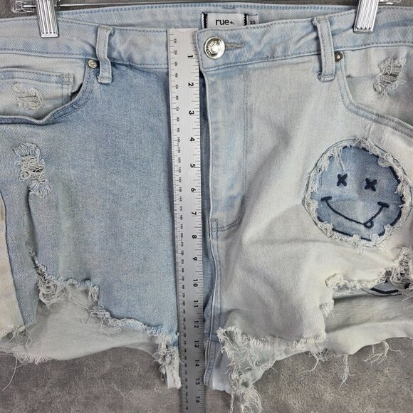 Womens Rue+ Blue Denim Shorts Distressed Happy Face Applique Cut Off Hem Size 20 - Picture 6 of 11